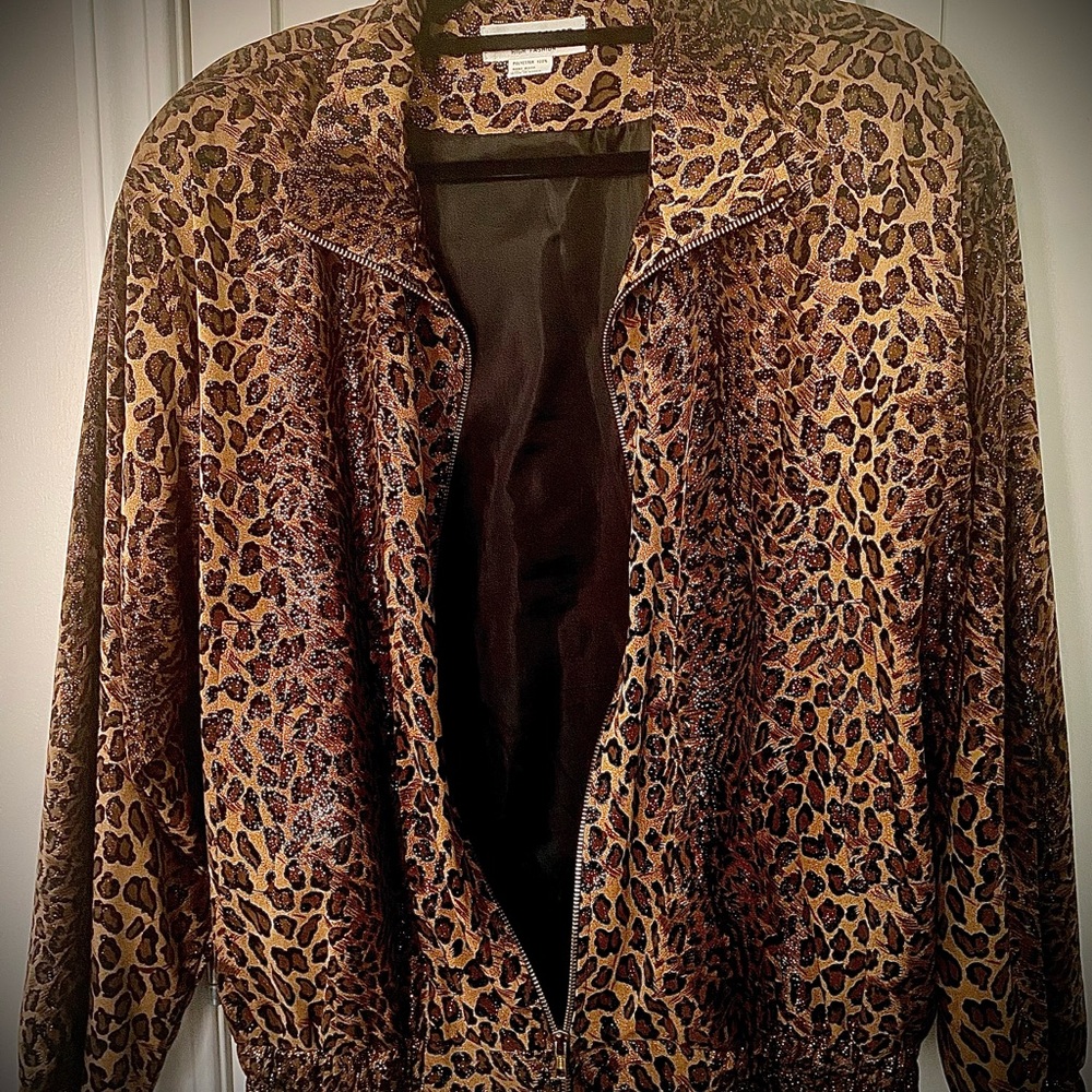 Elegant jacket, can be used for warmth or to accent what you are wearing.